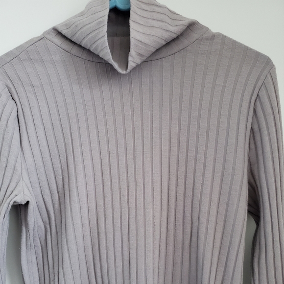 F21 Ribbed Mock Neck Sweater - Picture 2 of 2